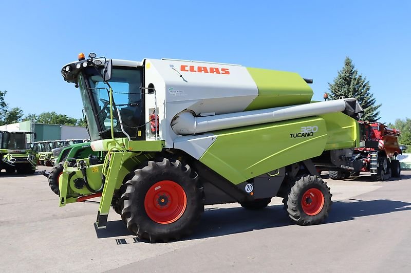 Claas TUCANO 320 + C 490
