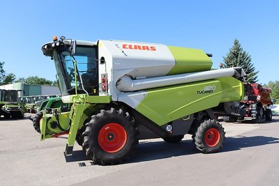 Claas TUCANO 320 + C 490