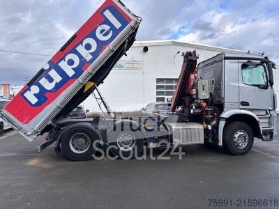 Trojstranná sklápěcí truck MERCEDES-BENZ Arocs 4 6x4 Trojstranná sklápěčka s jeřábem
