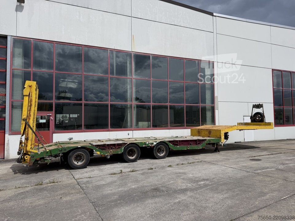 low loader semi-trailer t3 3 axles semi-trailer, wheel troughs used