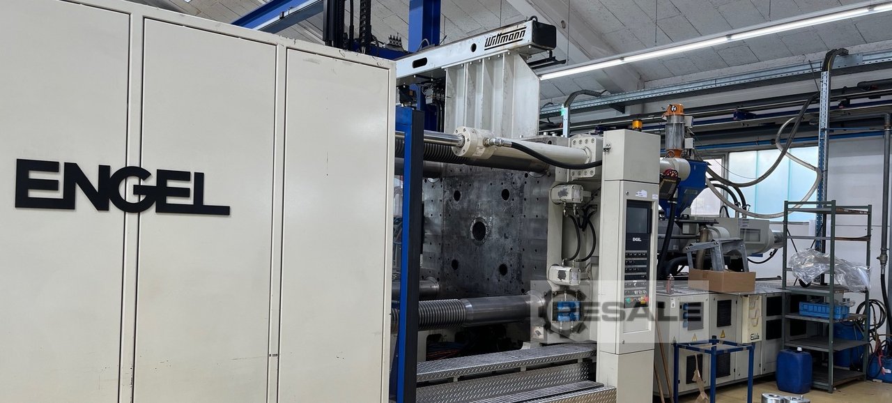 Plastic injection machines ENGEL DUO 4550/800