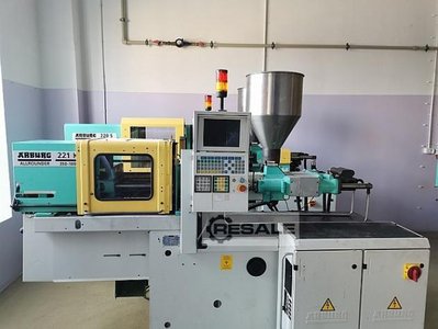 Plastikowe wtryskarki ARBURG 221K 350 - 100