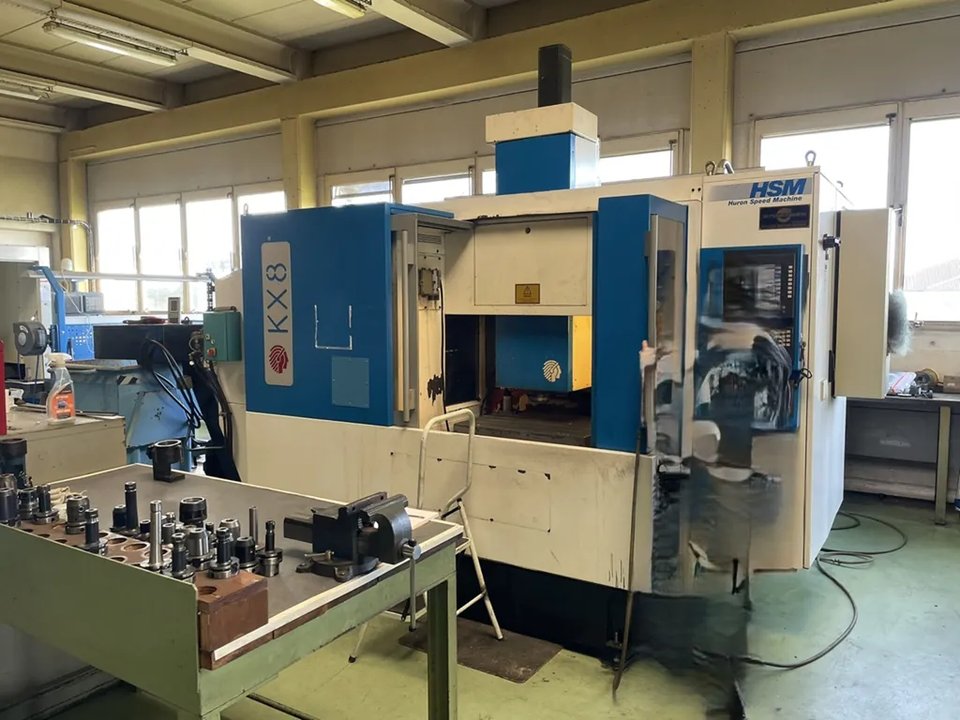 HURON KX8 4- osiowe Centrum Przetwarzania Pionowego CNC