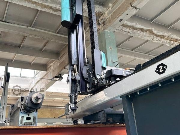 Roboti WITTMANN- DEMAG W833