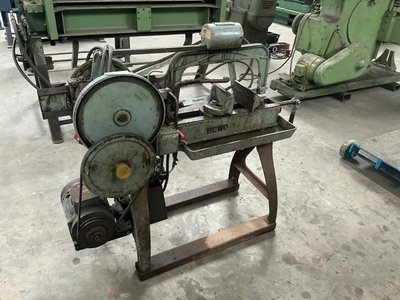 Bewo-Bügelsägemaschine aus der Zeit