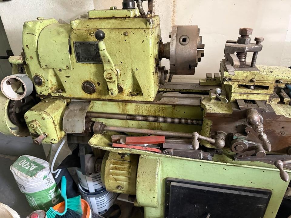 Robuste Drehmaschine für Metallarbeiten