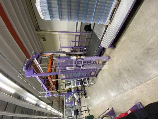New bottle depalletizer