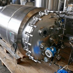 Pressure tanks