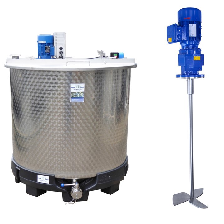 Stainless steel tanks and containers