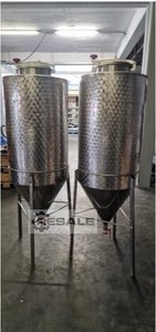 Stainless steel tanks and containers