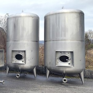 Stainless steel tanks and containers