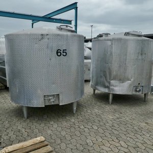Stainless steel tanks and containers