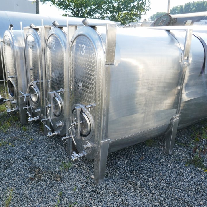 Stainless steel tanks and containers