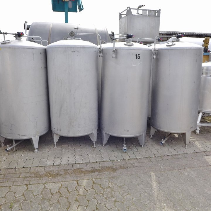 Stainless steel tanks and containers