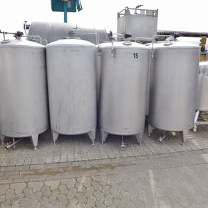 Stainless steel tanks and containers