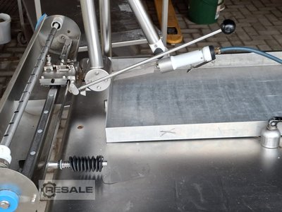 Bread and biscuit cutting machines