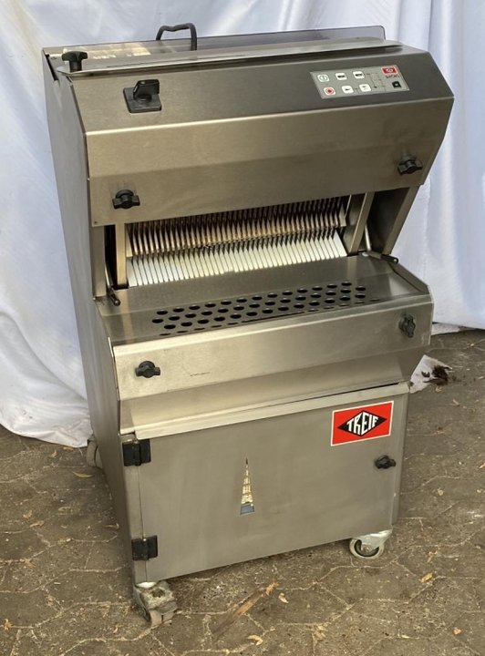 Bread and biscuit cutting machines TREIF Dachs