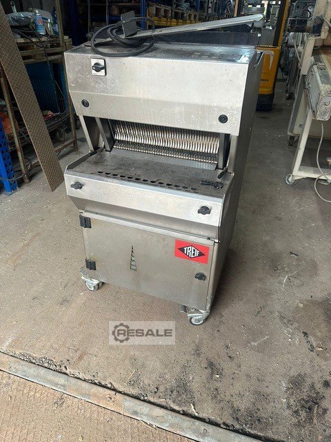 Bread and biscuit cutting machines TREIF Delfin