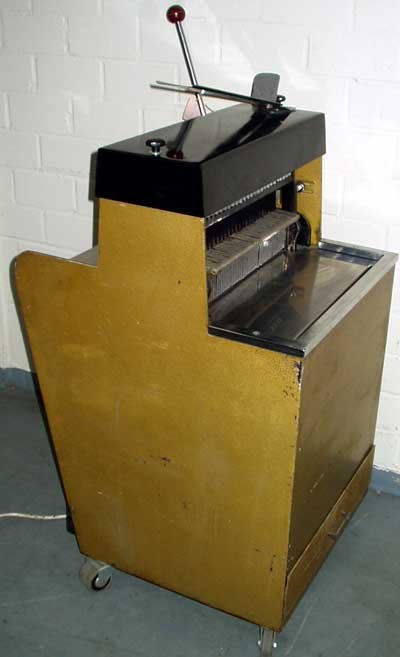 Bread and biscuit cutting machines WABäMA 460/9