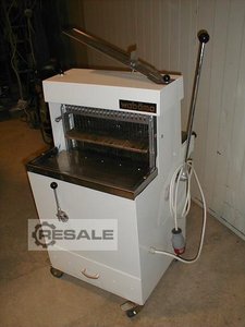 Bread and biscuit cutting machines WABäMA 450/9