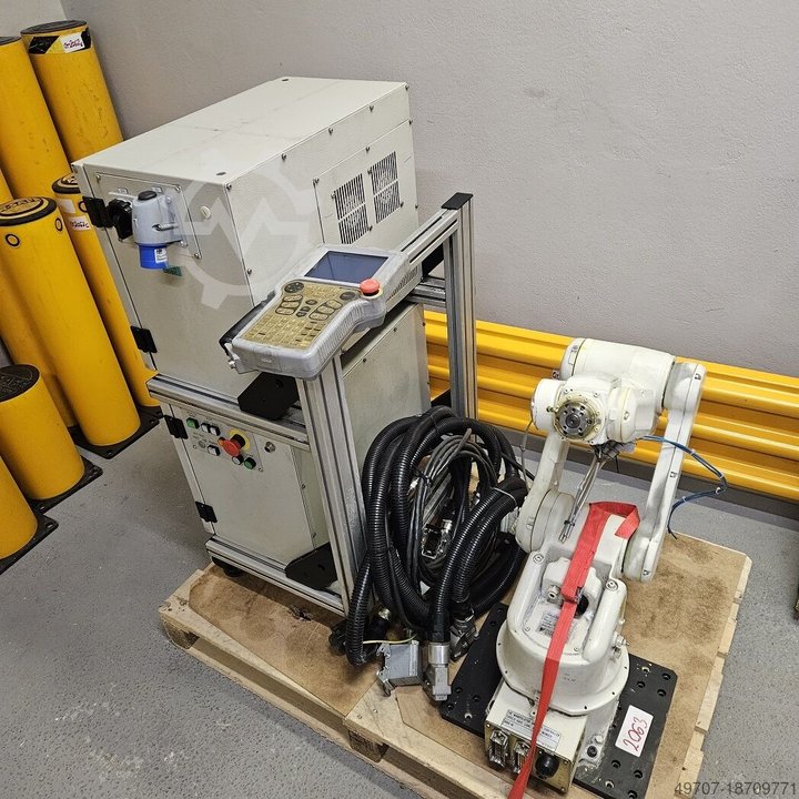 Yaskawa Motoman YR-SV3 Motoman XRC min  3kg load