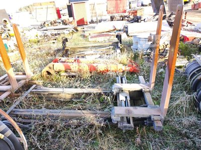 Palettengabel  Forklift mast with forks/ Tõstuki mast käppadega gebraucht