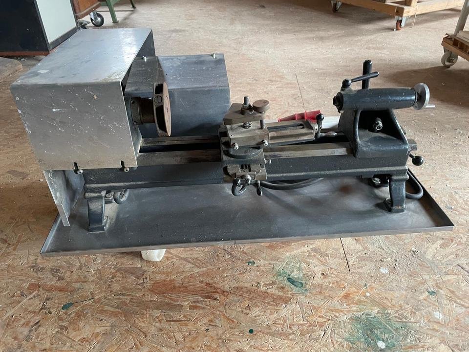 Metall-Tischdrehmaschine mit Kreuzsupport