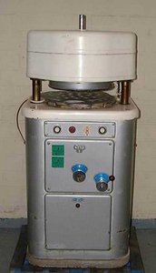Knitting machines for dough pieces W & P Rotamat