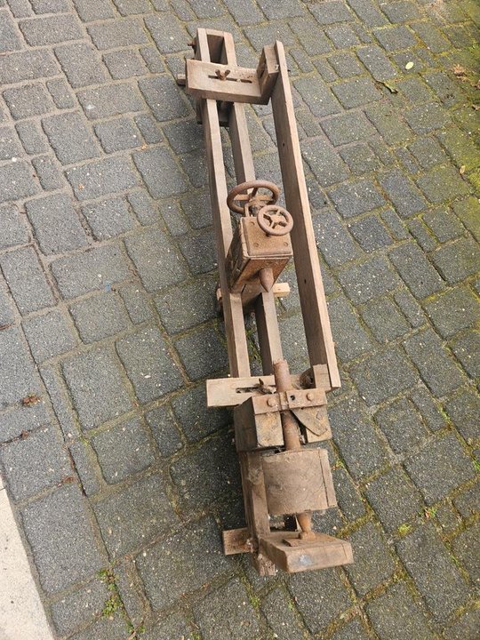 Historische, riemengetriebene Drehbank