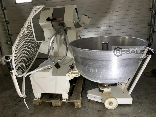 Spiral kneading machines
