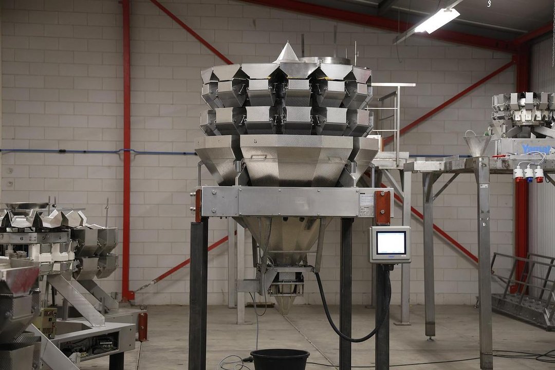 Universal machines YAMATO ADW-714-SWH multihead weigher