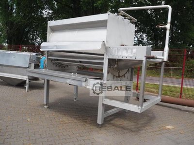 Vegetable washing machines