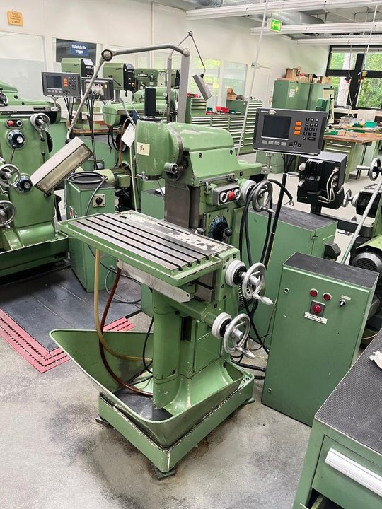 Universal- Fräsmaschine Deckel FP1 + Digitalanzeige aus Schule!