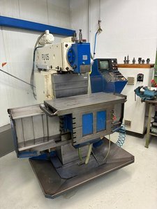 CNC Universal Werkzeugfräsmaschine TOS FNG 32 CNC