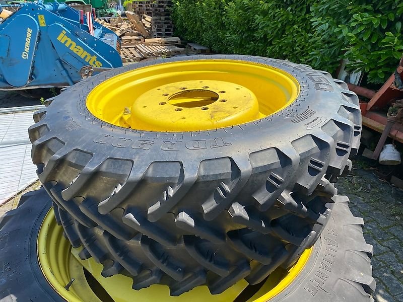 270/95R32