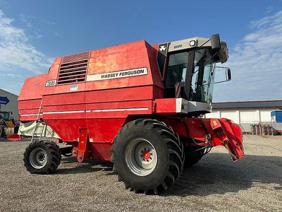 Massey Ferguson Mähdrescher MF 38 Allrad Valmetmotor