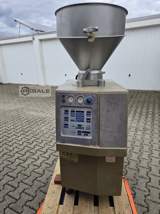 Filling and vacuum filling machines HANDTMANN VF 50