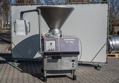 Filling and vacuum filling machines HANDTMANN VF 300