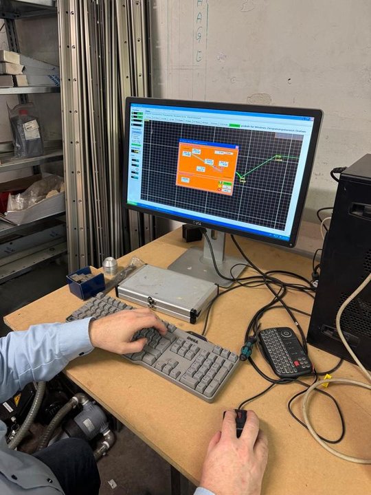 HBM CQ6133 CNC-Drehmaschine mit Steuerung, Software und Zubehör