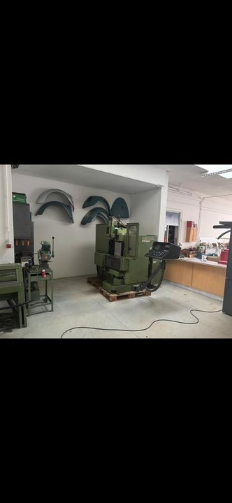 Deckel FP3AT Fräsmaschine Universal Tisch Werkzeugwechsler SK40