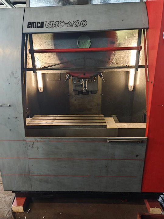 CNC-Vertikalbearbeitungszentrum Emco VMC 200