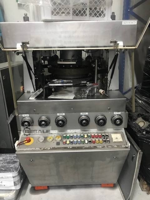 Tablet presses FETTE Perfecta 3000