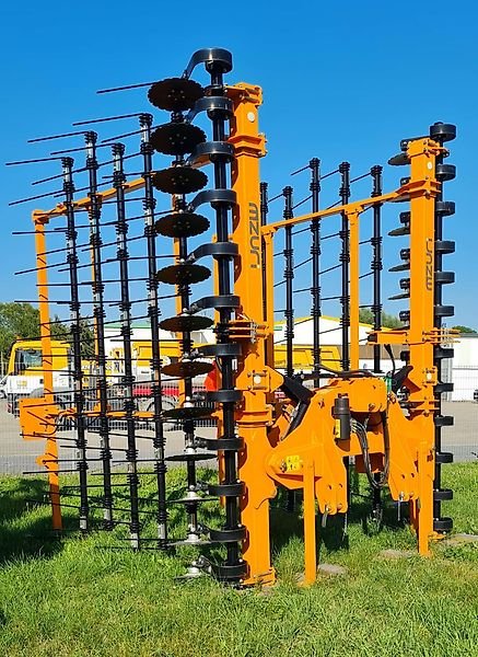 MZURI REZULT 7,5 Professional Strohstriegel