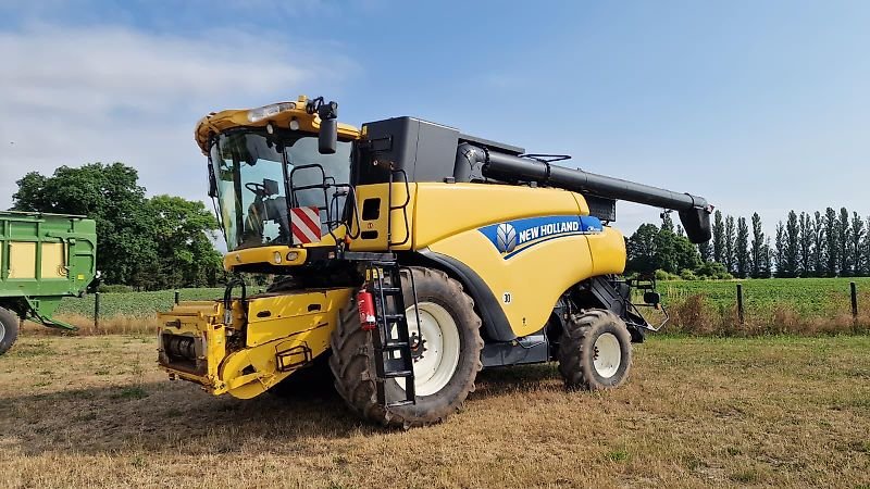 New Holland CR9090