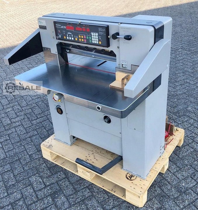 Paper cutting machines HORIZON APC-T61