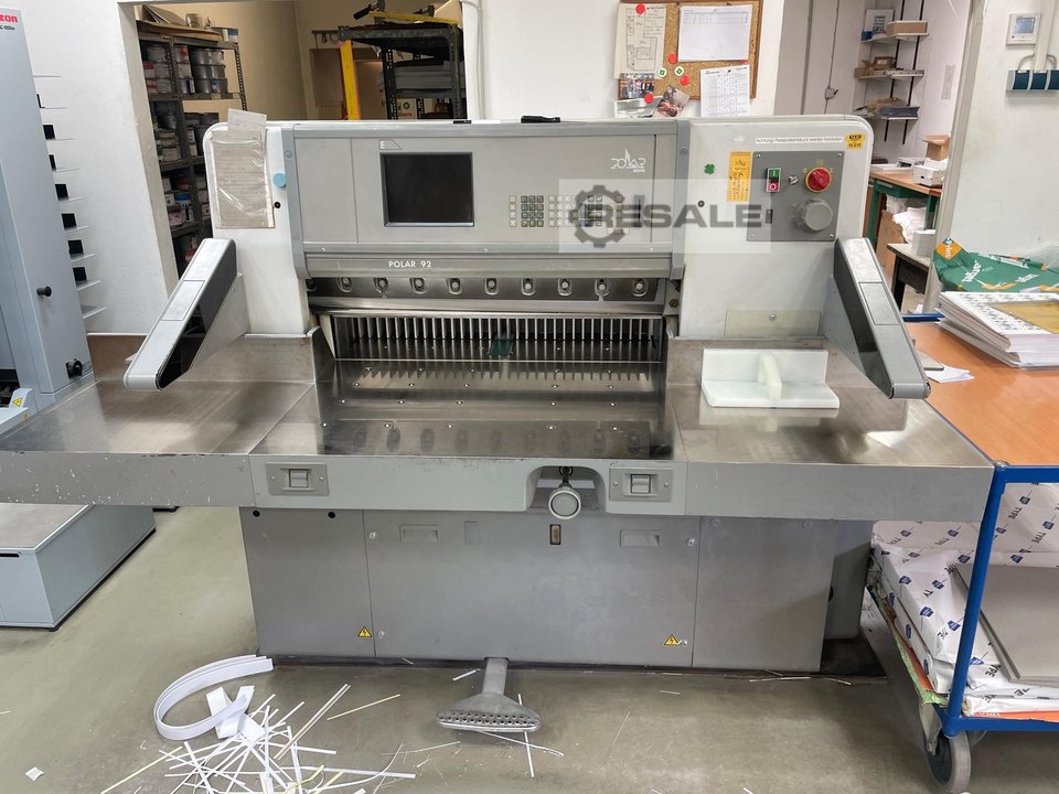 Paper cutting machines POLAR 92 E