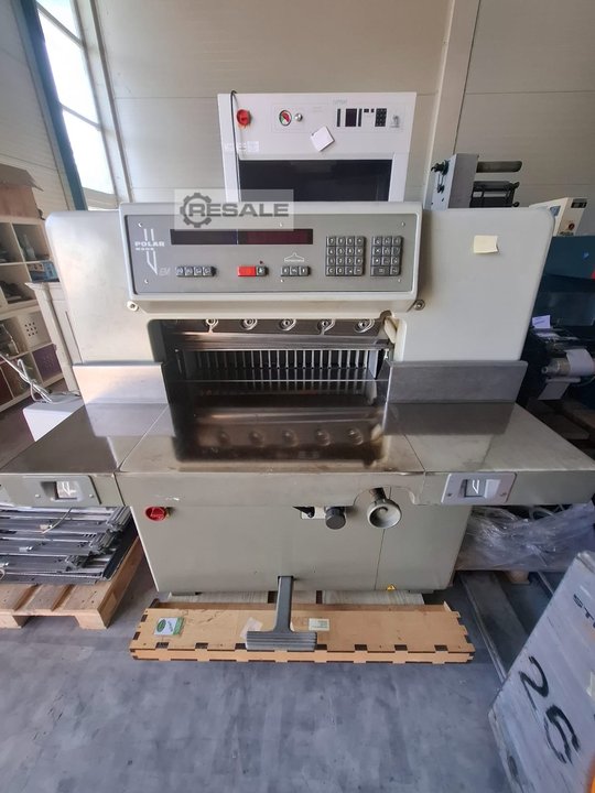 Paper cutting machines POLAR 58 EM