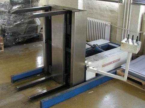 Pile elevators SCHNEIDER SENATOR / GRAFITUKKO OY Rotek 900