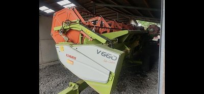 Claas V660 mit Wagen