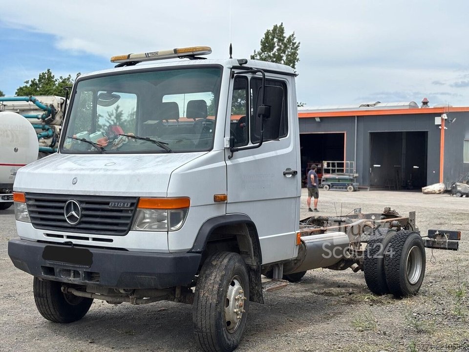 Fahrgestell mit Fahrerhaus Mercedes-Benz VARIO 818D 4x4 PODWOZIE gebraucht